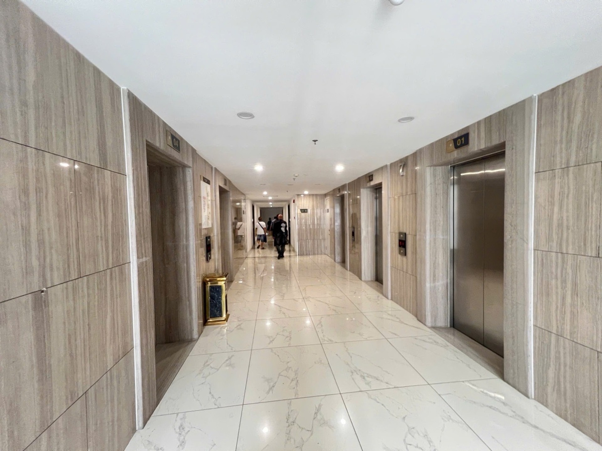 Bán nhà Minh Khai - diện tích 98m2 7 tầng - Căn hộ cao cấp - giá 13,9 tỷ