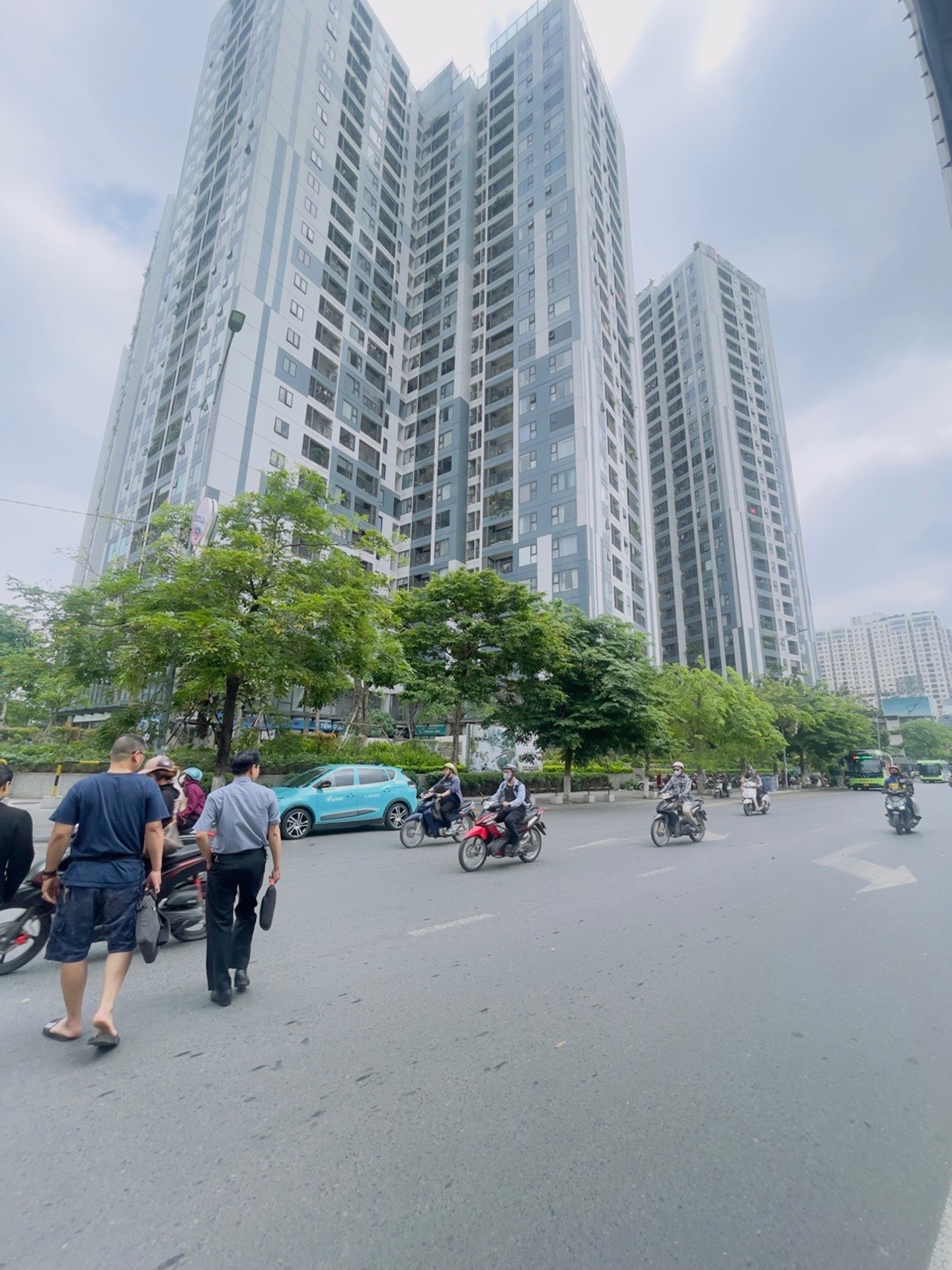 Bán nhà Minh Khai - diện tích 98m2 7 tầng - Căn hộ cao cấp - giá 13,9 tỷ