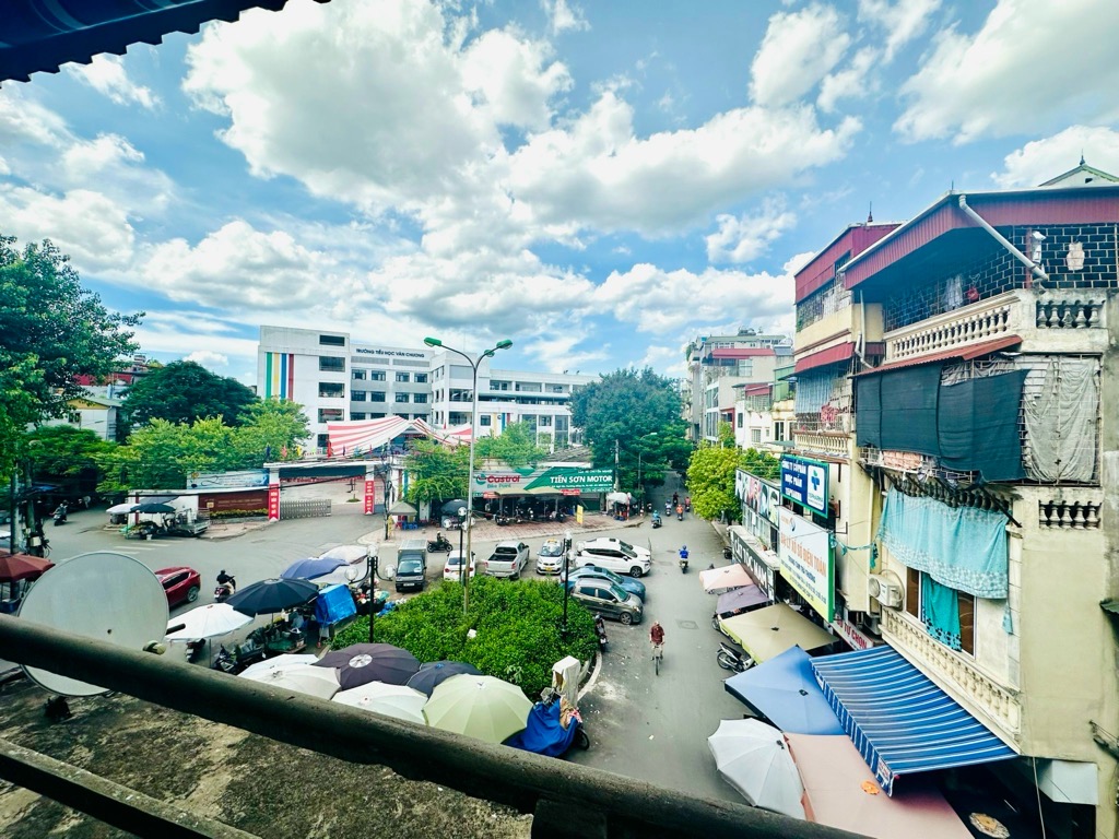 Bán nhà Văn Chương - diện tích 98m2 3 tầng - Lô góc, ô tô chạy vòng quanh - giá 33,5 tỷ