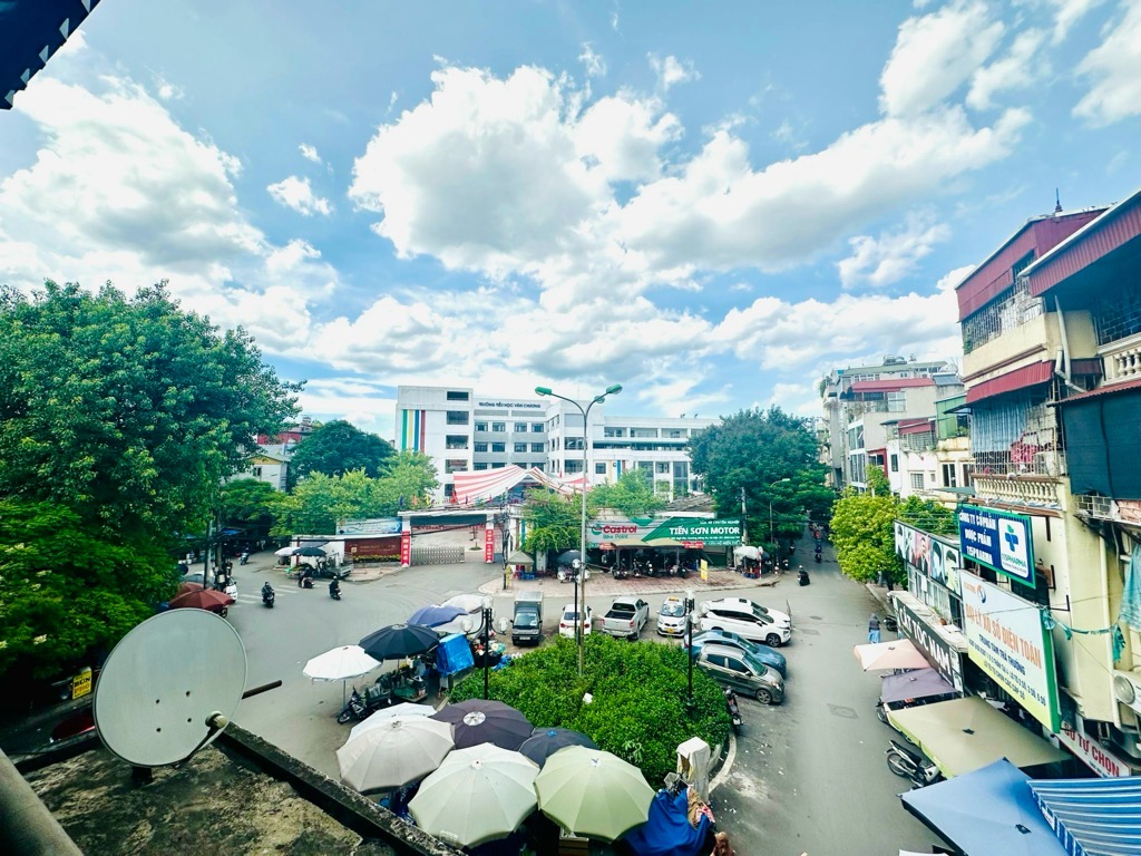 Bán nhà Văn Chương - diện tích 98m2 3 tầng - Lô góc, ô tô chạy vòng quanh - giá 33,5 tỷ