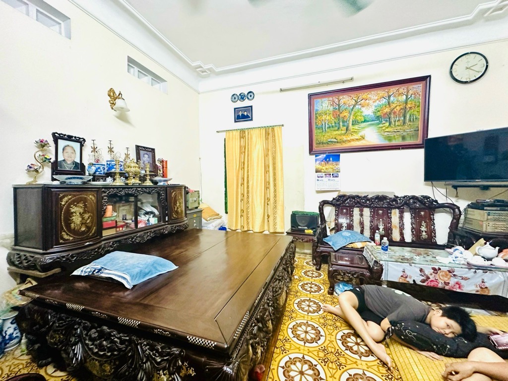 Bán nhà Văn Chương - diện tích 98m2 3 tầng - Lô góc, ô tô chạy vòng quanh - giá 33,5 tỷ