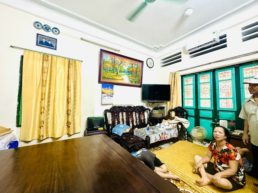 Bán nhà Văn Chương - diện tích 98m2 3 tầng - Lô góc, ô tô chạy vòng quanh - giá 33,5 tỷ