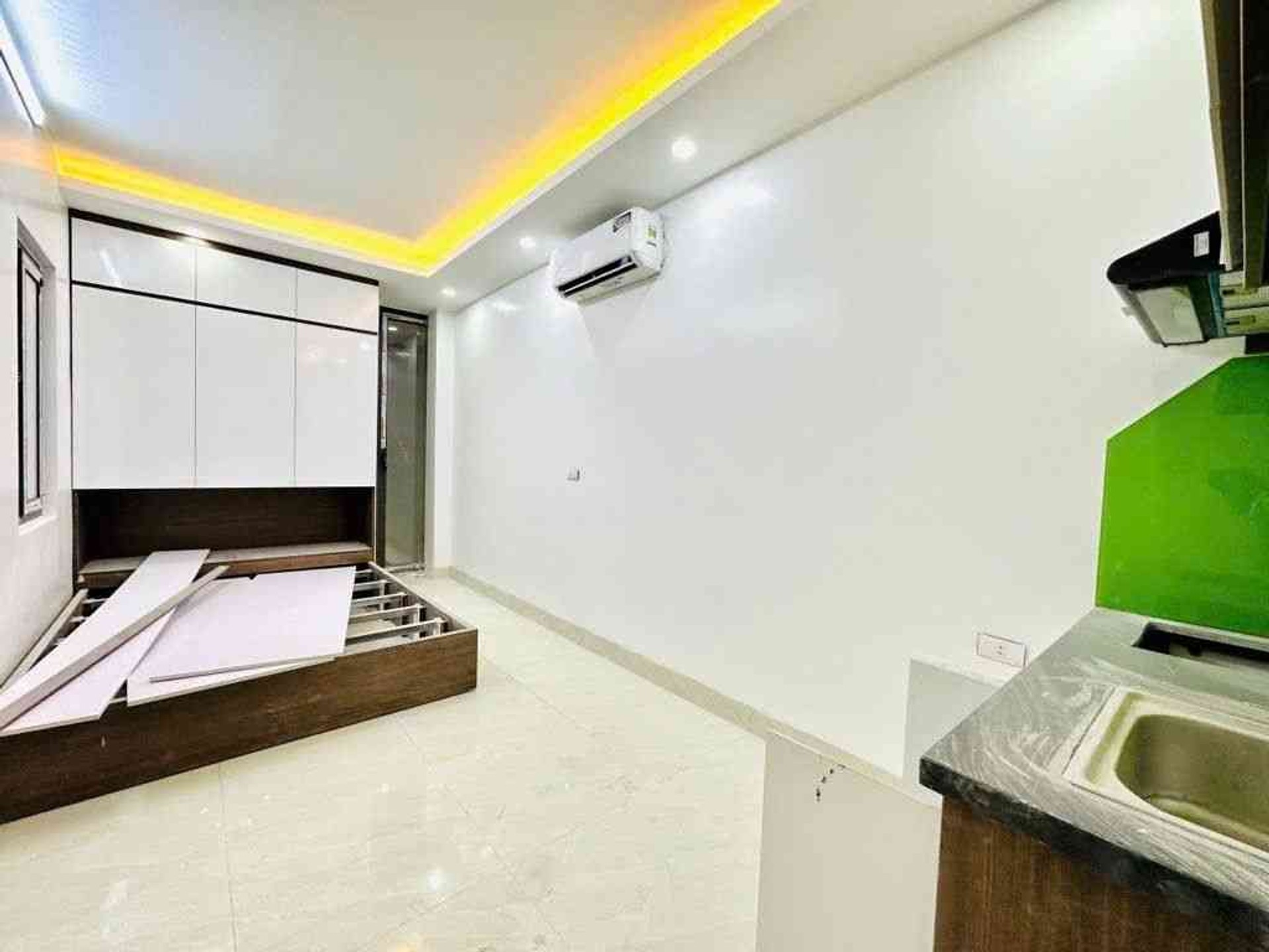 Bán nhà Phố 8/3 - diện tích 93m2 6 tầng - Ô tô vào tận nhà - giá 26 tỷ