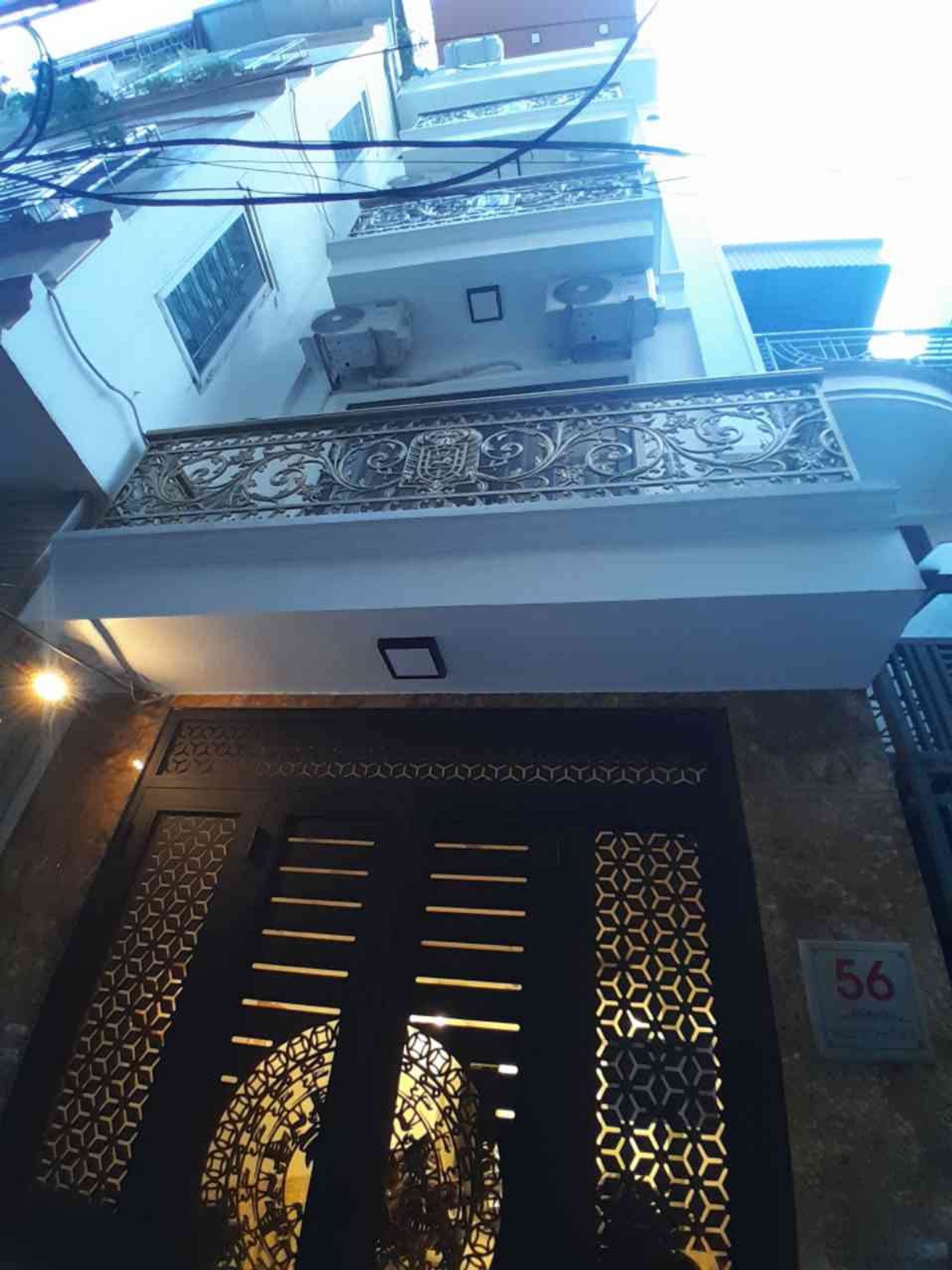 Bán nhà Phố 8/3 - diện tích 93m2 6 tầng - Ô tô vào tận nhà - giá 26 tỷ