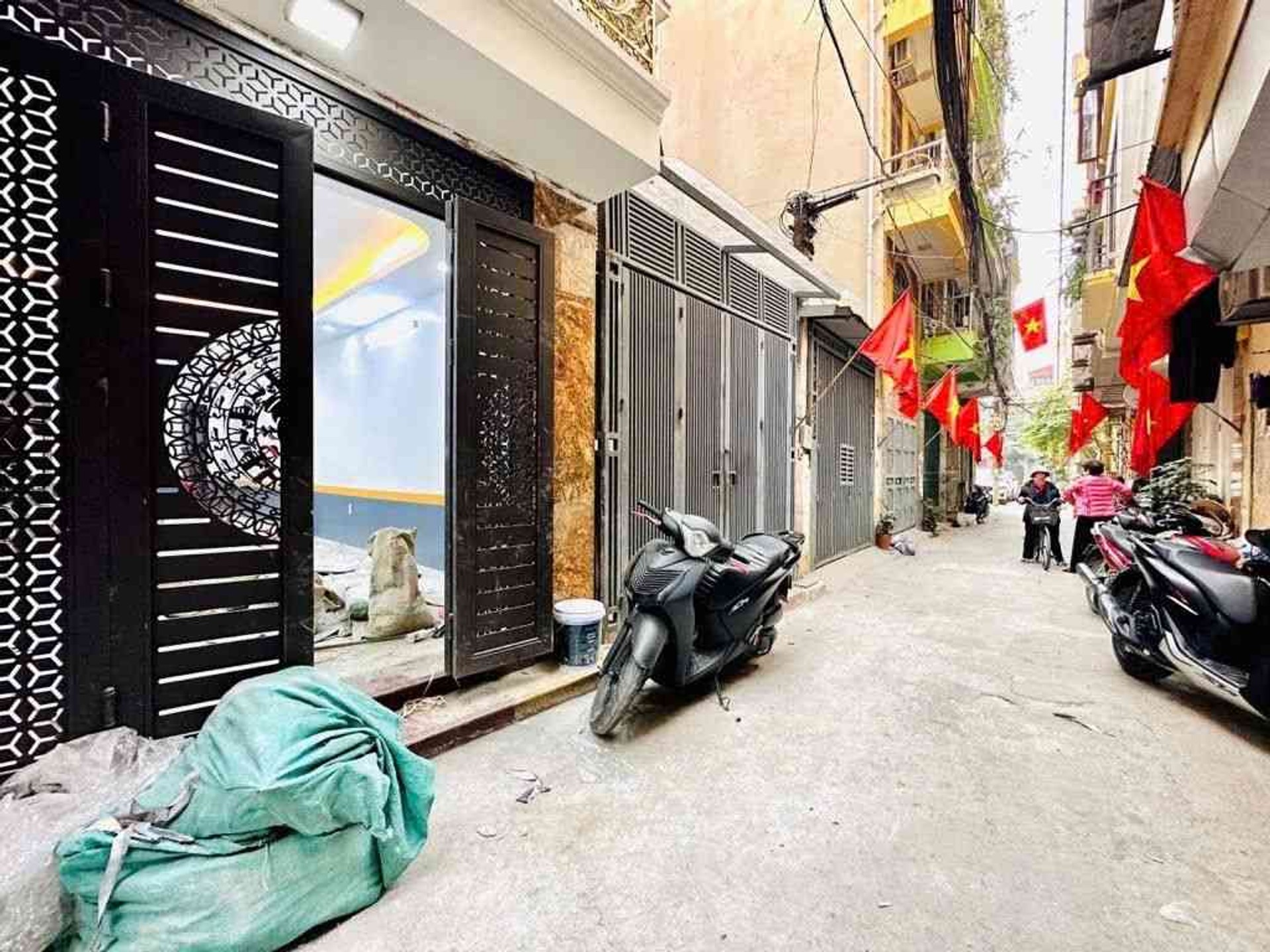 Bán nhà Phố 8/3 - diện tích 93m2 6 tầng - Ô tô vào tận nhà - giá 26 tỷ