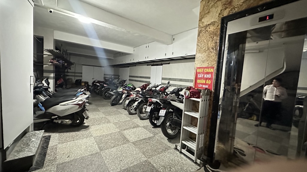 Bán nhà Minh Khai - diện tích 82.1m2 7 tầng - ô tô tránh - giá 26,5 tỷ