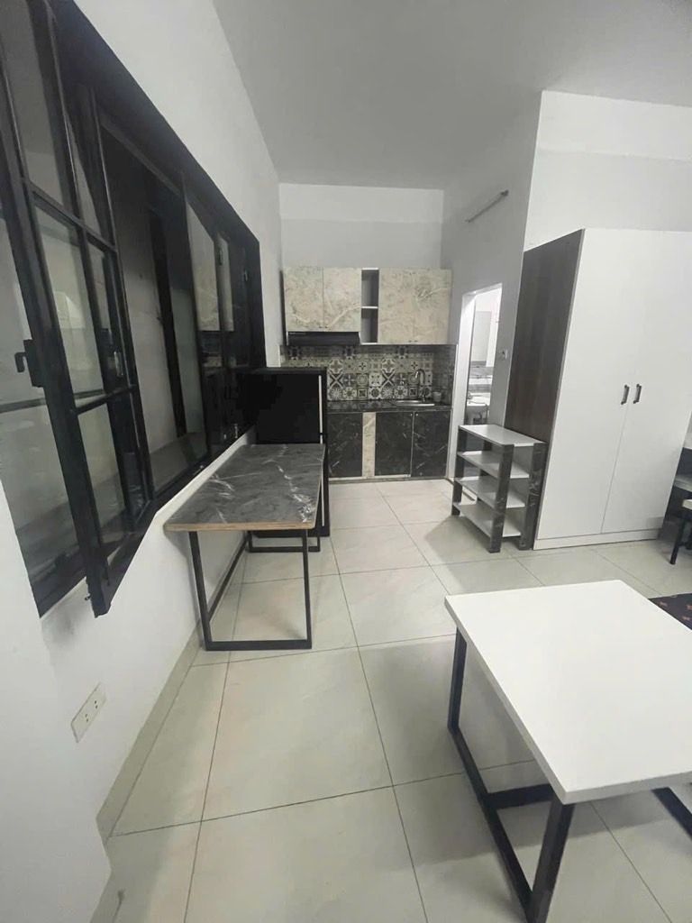 Bán nhà Minh Khai - diện tích 82.1m2 7 tầng - ô tô tránh - giá 26,5 tỷ