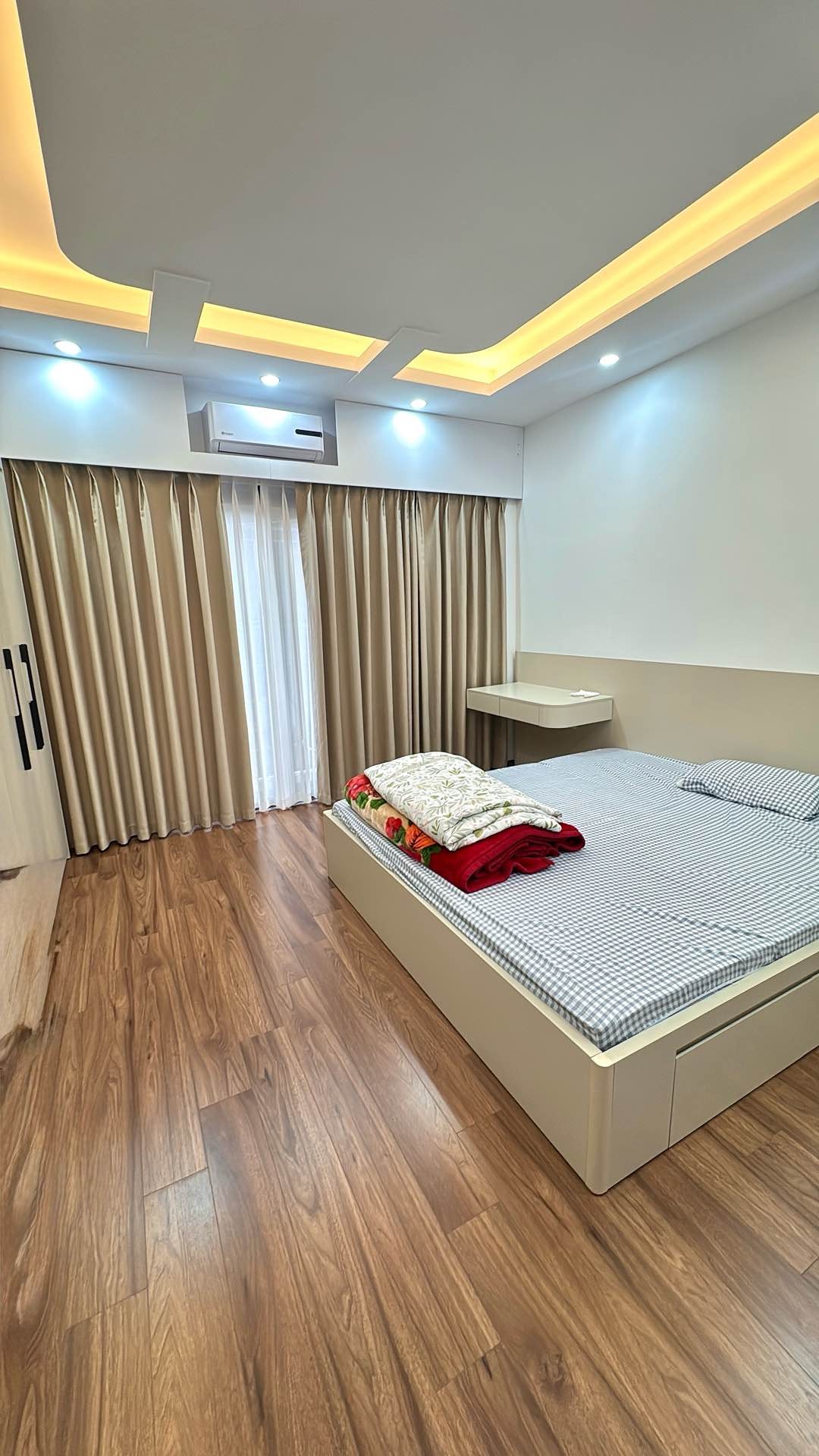 Bán nhà ngõ Hoà Bình - diện tích 32m2 5 tầng - Nhà đẹp full đồ - giá 10,5 tỷ