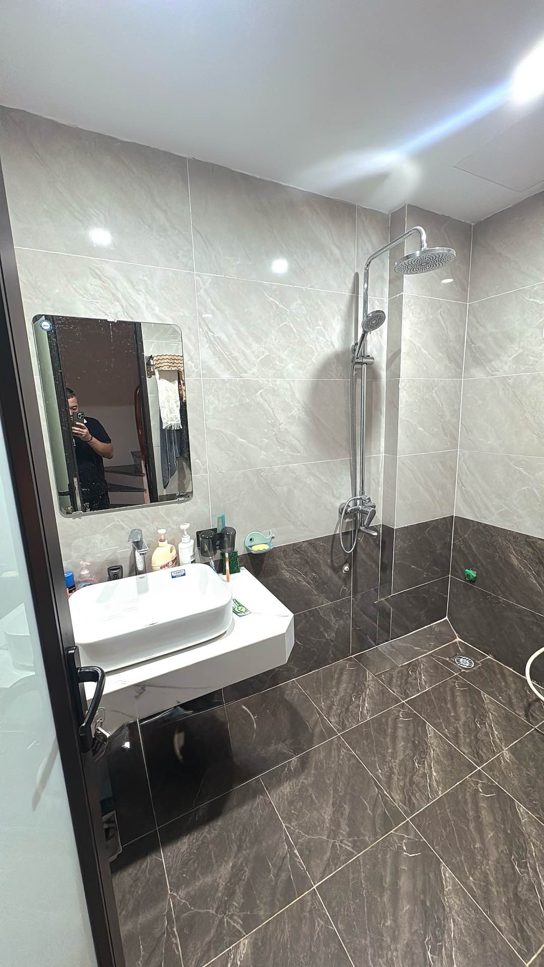 Bán nhà ngõ Hoà Bình - diện tích 32m2 5 tầng - Nhà đẹp full đồ - giá 10,5 tỷ