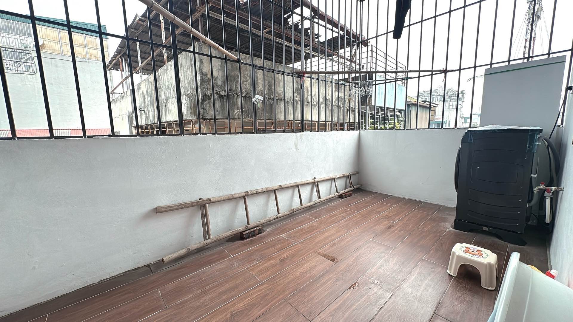 Bán nhà ngõ Hoà Bình - diện tích 32m2 5 tầng - Nhà đẹp full đồ - giá 10,5 tỷ