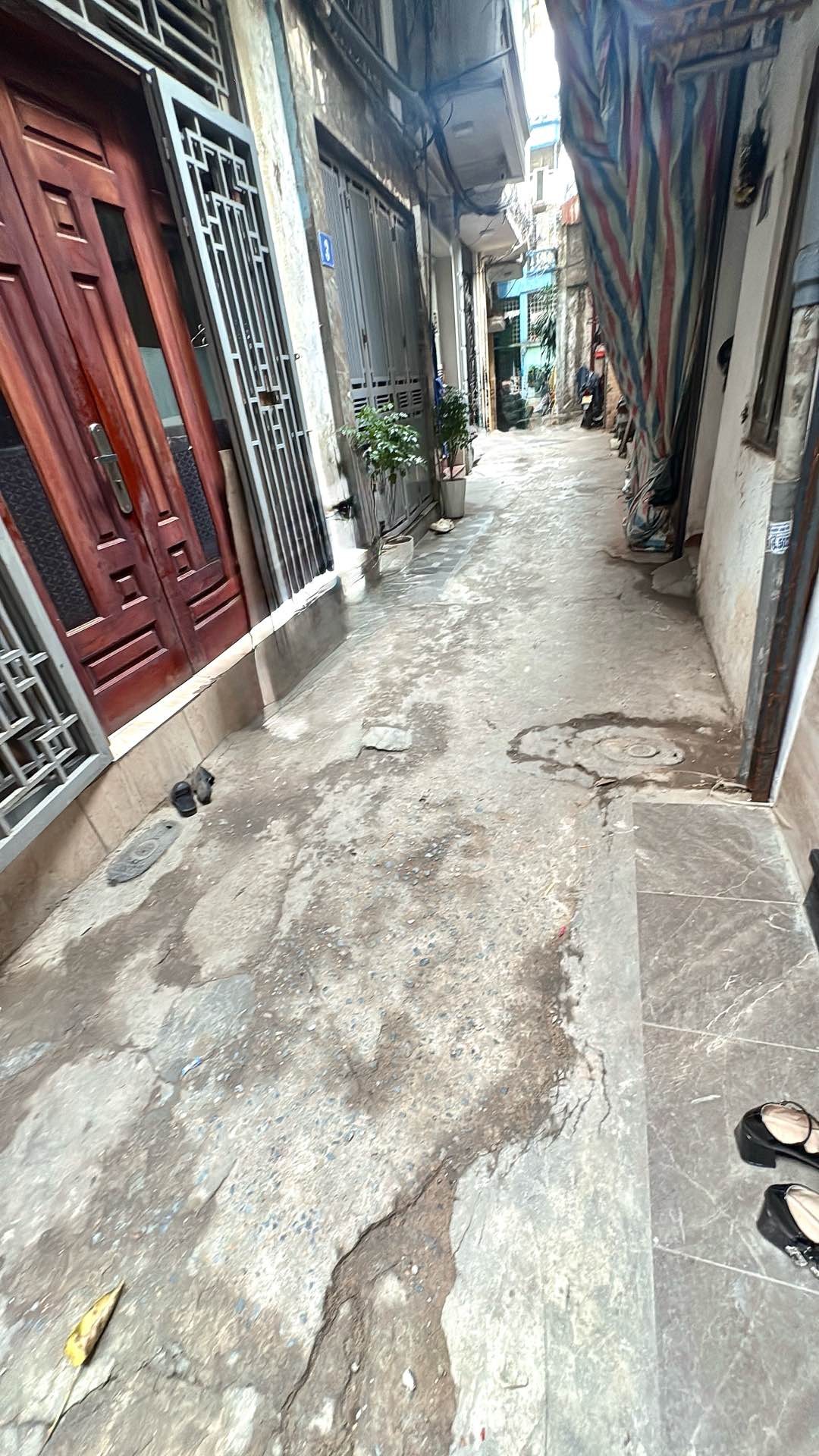 Bán nhà ngõ Hoà Bình - diện tích 32m2 5 tầng - Nhà đẹp full đồ - giá 10,5 tỷ