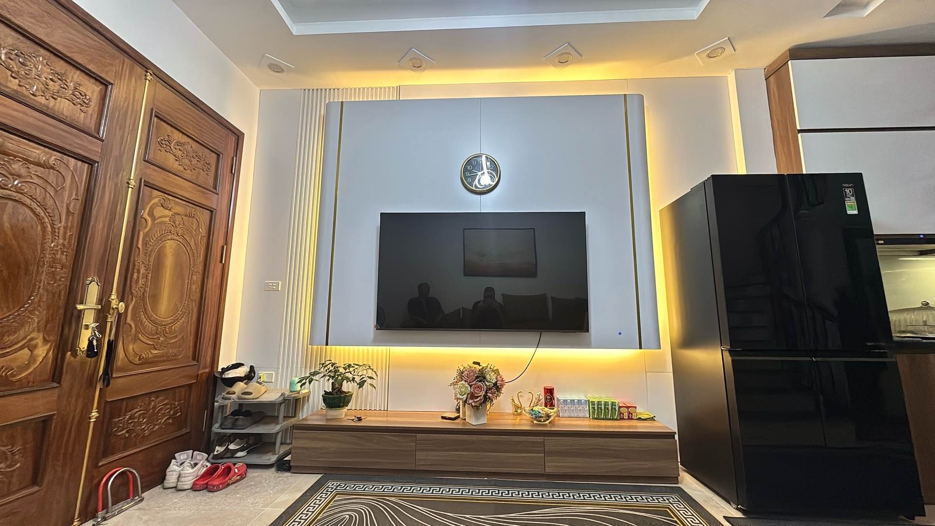 Bán nhà ngõ Hoà Bình - diện tích 32m2 5 tầng - Nhà đẹp full đồ - giá 10,5 tỷ
