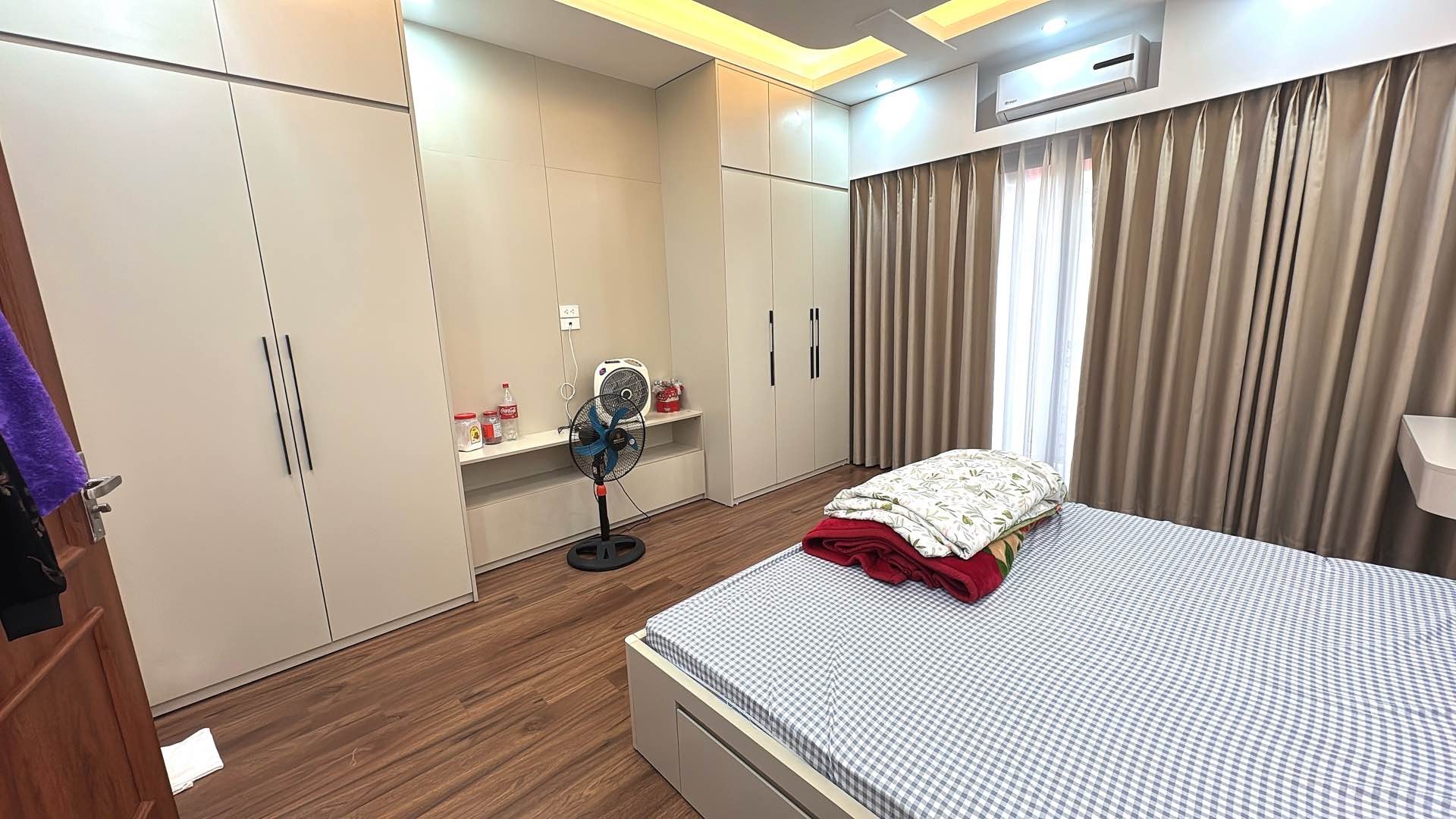 Bán nhà ngõ Hoà Bình - diện tích 32m2 5 tầng - Nhà đẹp full đồ - giá 10,5 tỷ