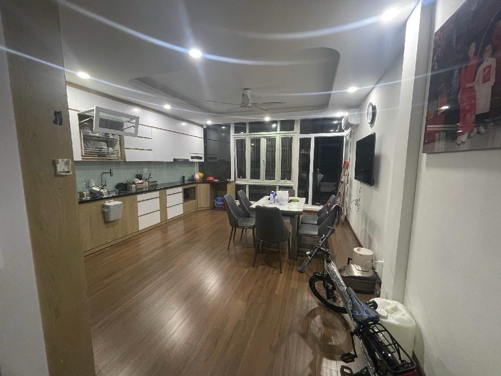 Bán nhà Tô Vĩnh Diện - diện tích 105m2 5 tầng - Phân lô quân đội - giá 44 tỷ