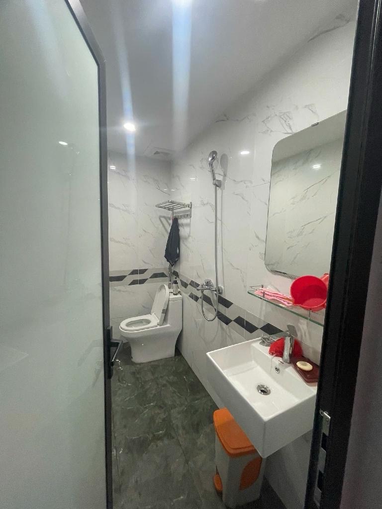 Bán nhà Tô Vĩnh Diện - diện tích 105m2 5 tầng - Phân lô quân đội - giá 44 tỷ