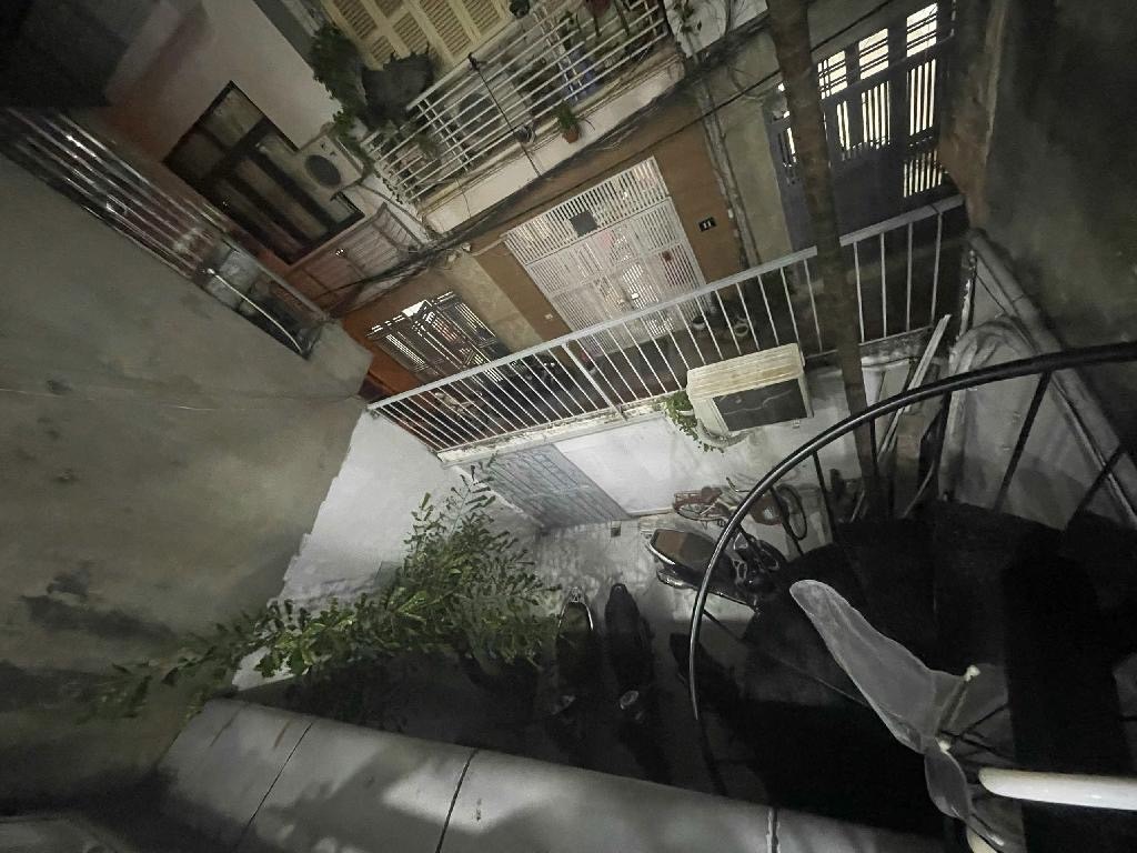 Bán nhà Tô Vĩnh Diện - diện tích 105m2 5 tầng - Phân lô quân đội - giá 44 tỷ