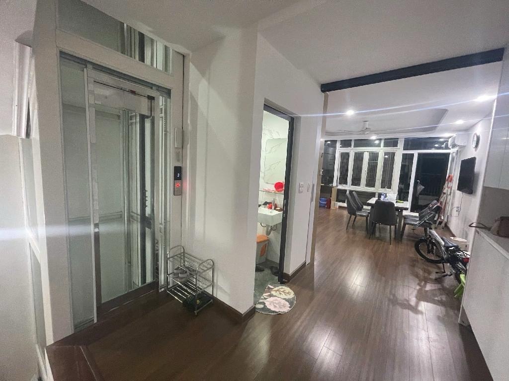 Bán nhà Tô Vĩnh Diện - diện tích 105m2 5 tầng - Phân lô quân đội - giá 44 tỷ