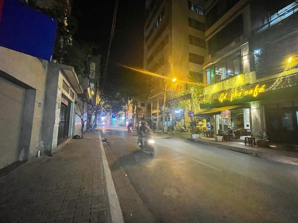 Bán nhà Tô Vĩnh Diện - diện tích 105m2 5 tầng - Phân lô quân đội - giá 44 tỷ