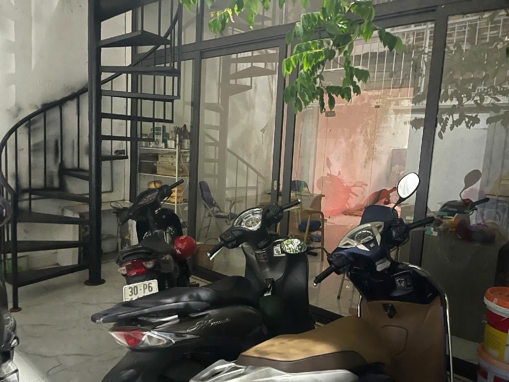 Bán nhà Tô Vĩnh Diện - diện tích 105m2 5 tầng - Phân lô quân đội - giá 44 tỷ