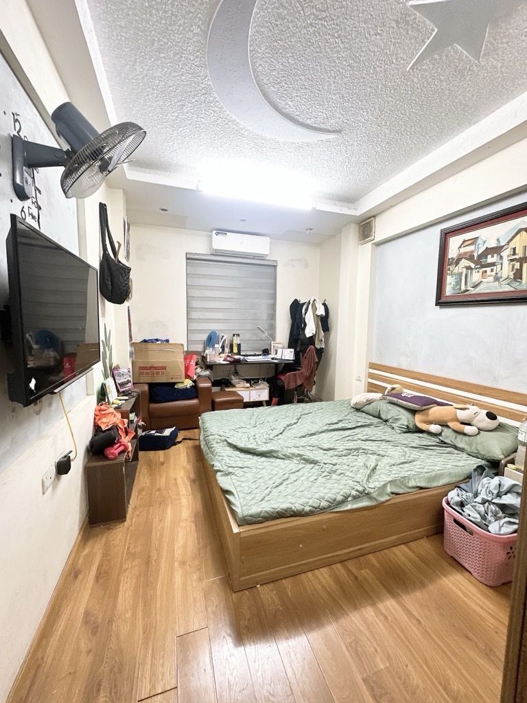 Bán nhà Nguyễn Khoái - diện tích 25m2 6 tầng - Ô TÔ 20 MÉT - giá 3,7 tỷ