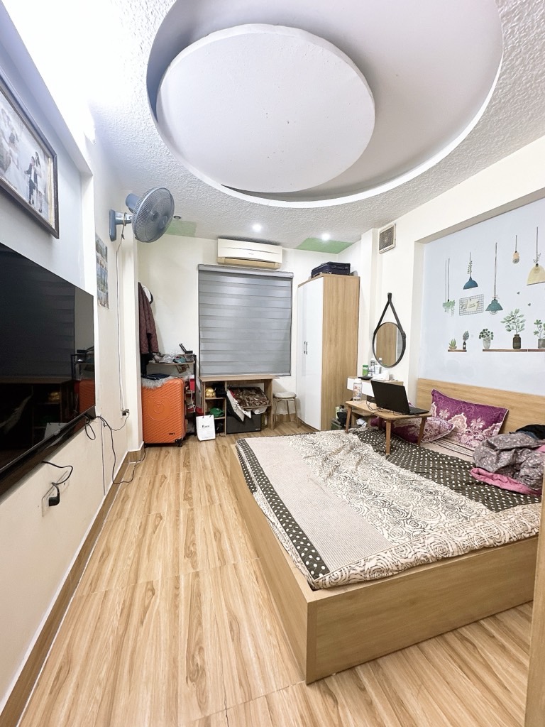 Bán nhà Nguyễn Khoái - diện tích 25m2 6 tầng - Ô TÔ 20 MÉT - giá 3,7 tỷ
