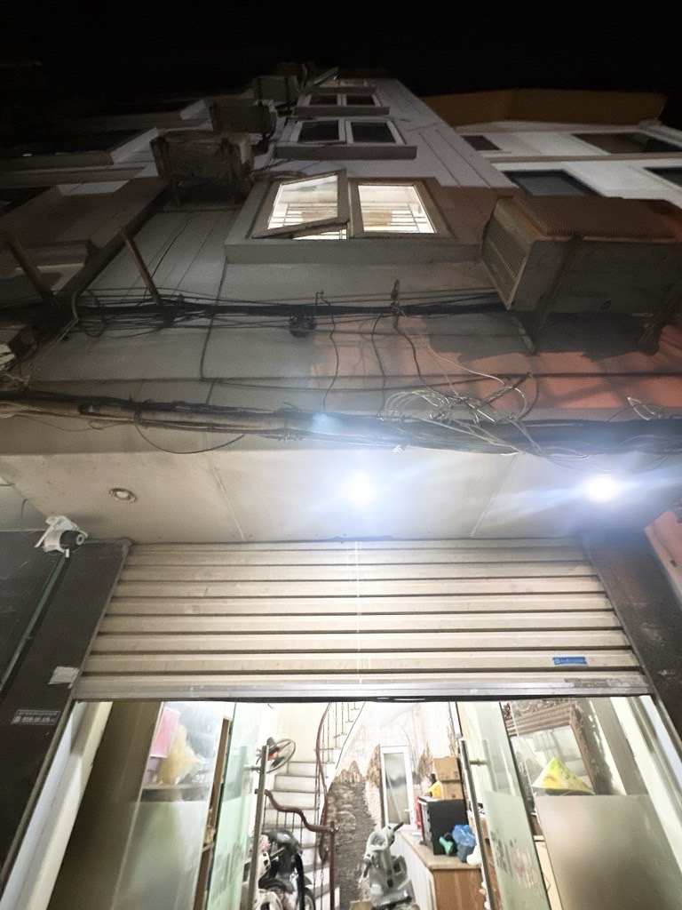 Bán nhà Nguyễn Khoái - diện tích 25m2 6 tầng - Ô TÔ 20 MÉT - giá 3,7 tỷ