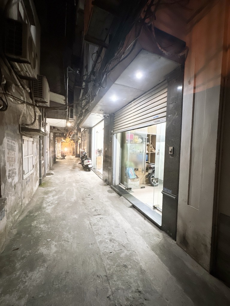 Bán nhà Nguyễn Khoái - diện tích 25m2 6 tầng - Ô TÔ 20 MÉT - giá 3,7 tỷ