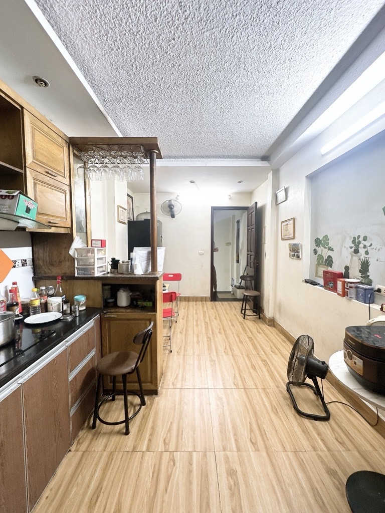 Bán nhà Nguyễn Khoái - diện tích 25m2 6 tầng - Ô TÔ 20 MÉT - giá 3,7 tỷ