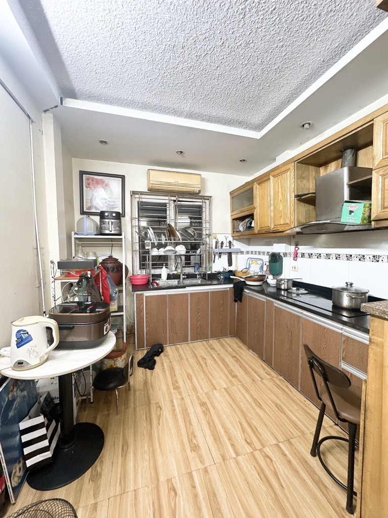 Bán nhà Nguyễn Khoái - diện tích 25m2 6 tầng - Ô TÔ 20 MÉT - giá 3,7 tỷ
