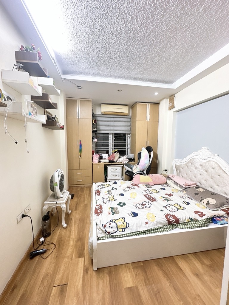 Bán nhà Nguyễn Khoái - diện tích 25m2 6 tầng - Ô TÔ 20 MÉT - giá 3,7 tỷ