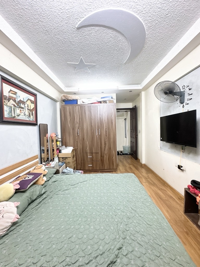 Bán nhà Nguyễn Khoái - diện tích 25m2 6 tầng - Ô TÔ 20 MÉT - giá 3,7 tỷ