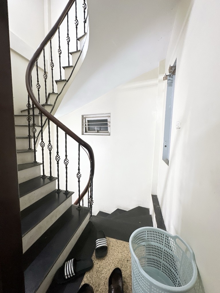 Bán nhà Nguyễn Khoái - diện tích 25m2 6 tầng - Ô TÔ 20 MÉT - giá 3,7 tỷ