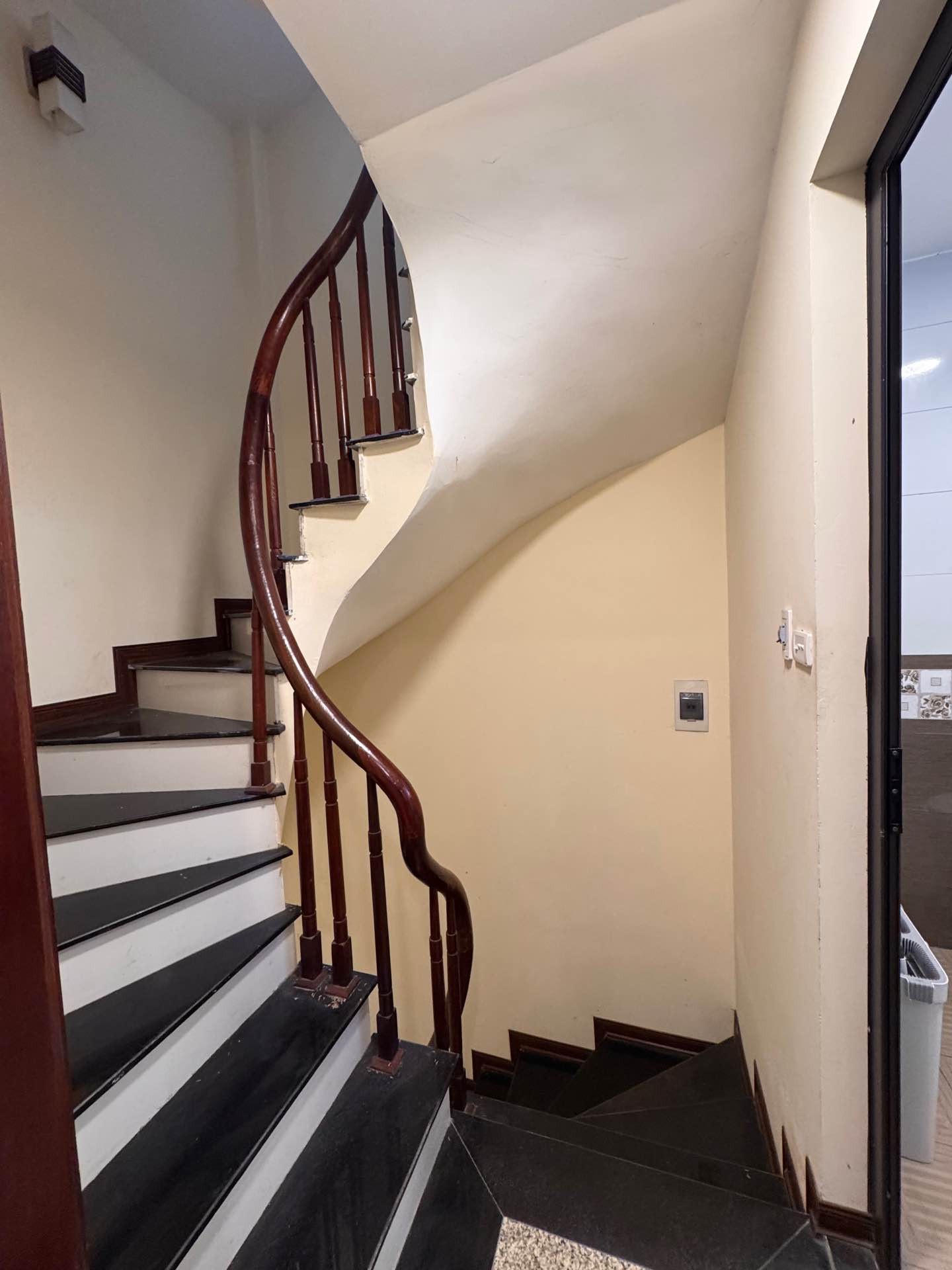 Bán nhà Vĩnh Hưng - diện tích 31m2 5 tầng - Lô góc - giá 6,6 tỷ