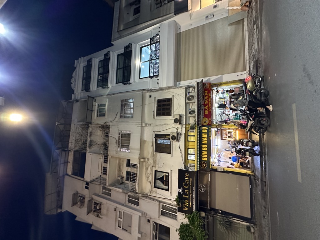 Bán nhà Mai Hắc Đế - diện tích 75m2 5 tầng - Nhà cũ đang kinh doanh xác định bán đất tặng nhà - giá 99 tỷ