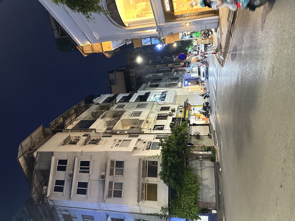 Bán nhà Mai Hắc Đế - diện tích 75m2 5 tầng - Nhà cũ đang kinh doanh xác định bán đất tặng nhà - giá 99 tỷ