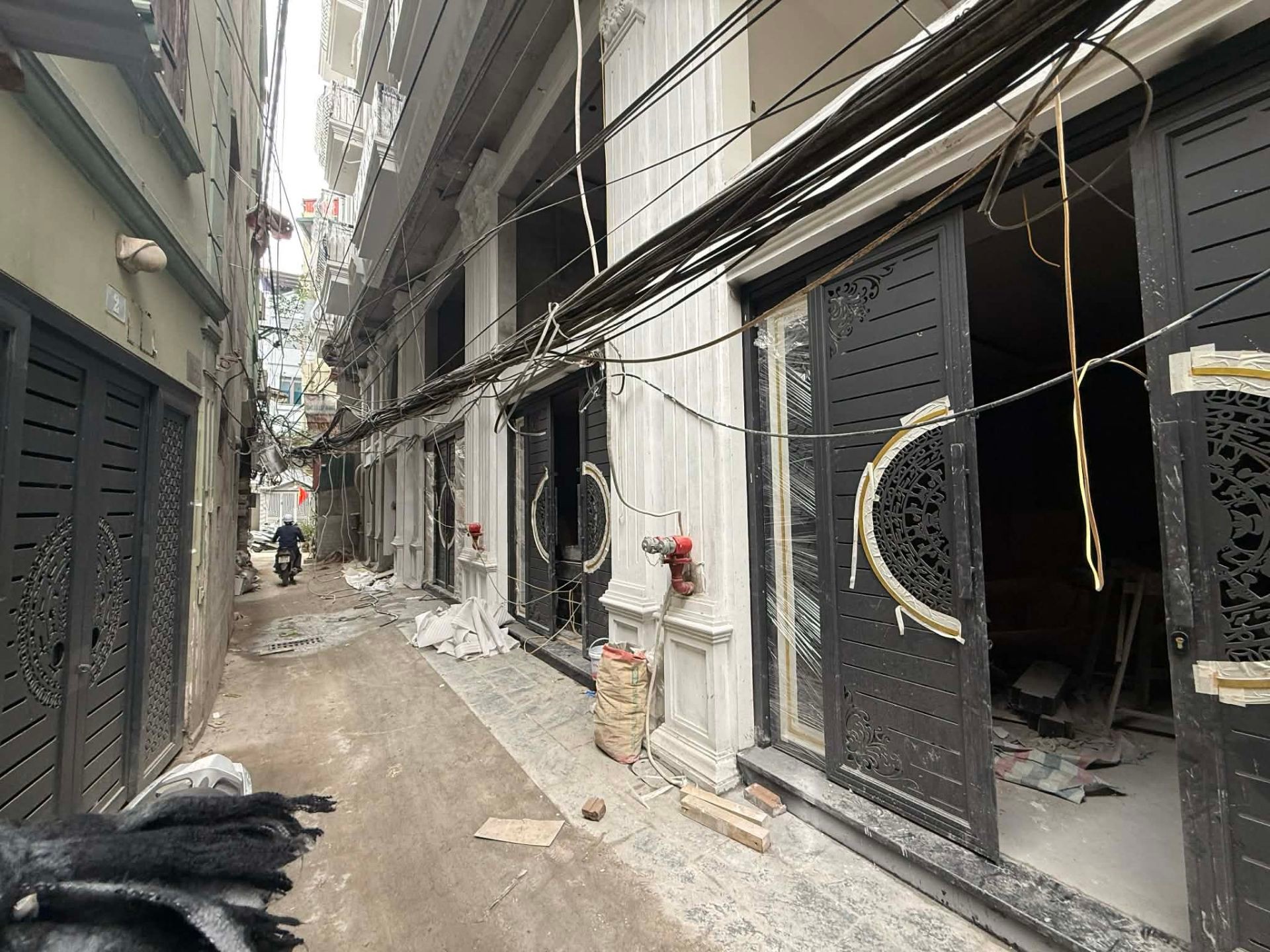 Bán nhà Nguyễn Chính - diện tích 50m2 5 tầng - có thang máy - giá 13,5 tỷ