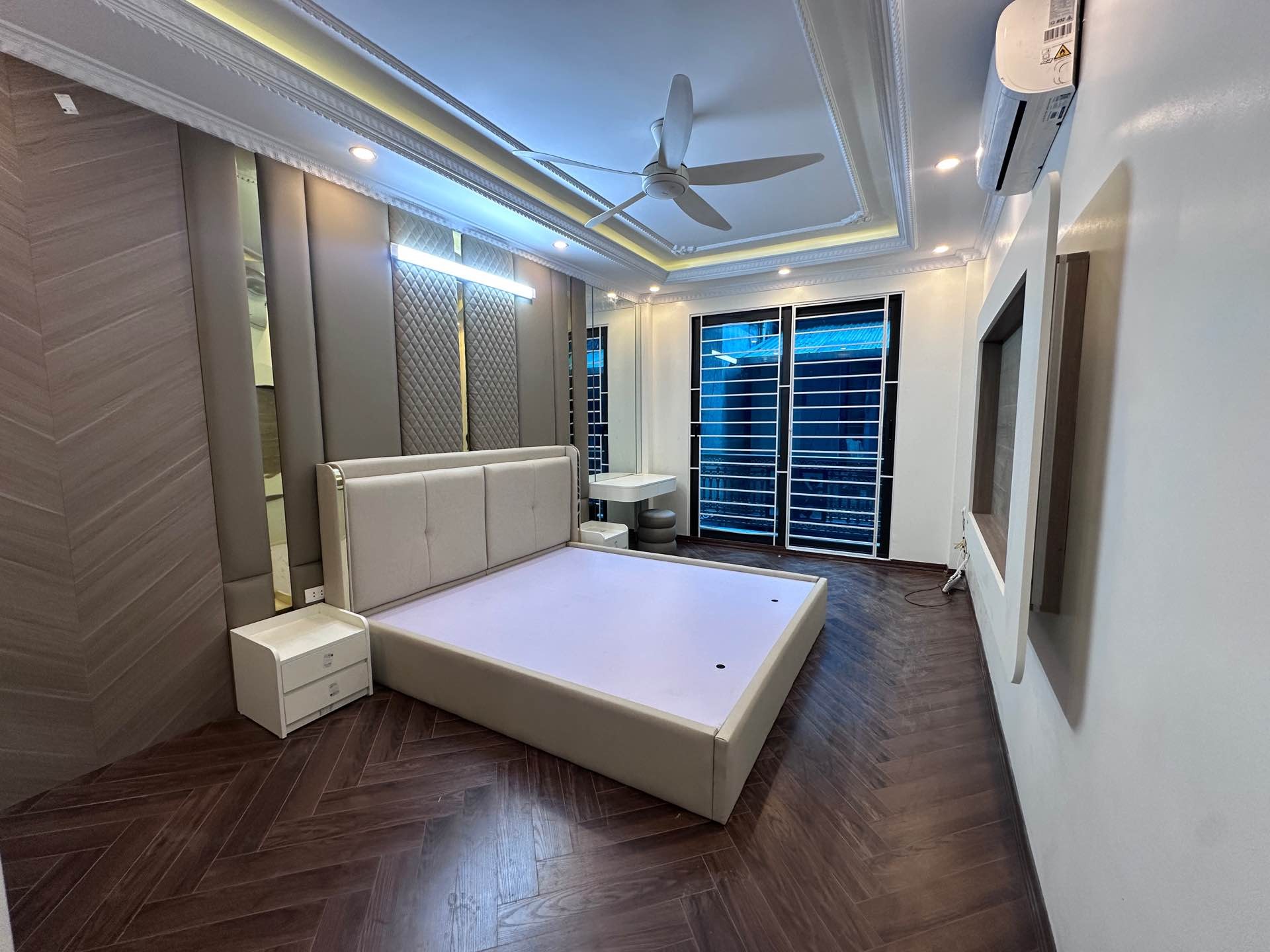 Bán nhà Minh Khai - diện tích 38m2 6 tầng - Siêu phẩm nhà mới - giá 14,8 tỷ