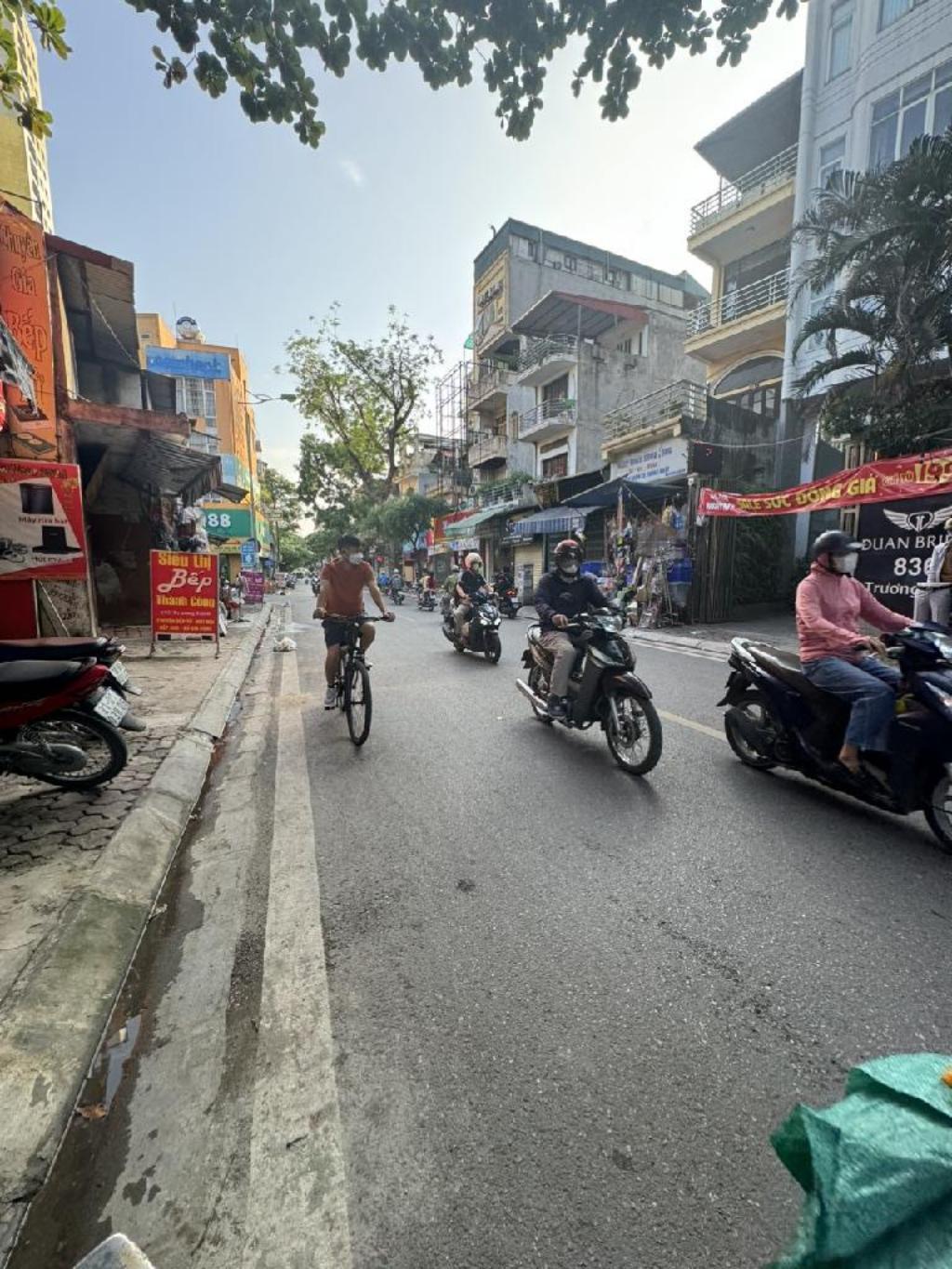 Bán nhà Trương Định - diện tích 180m2 5 tầng - HIẾM MỘT MẶT PHỐ MỘT MẶT NGÕ VỈA HÈ KINH DOANH HAI THOÁNG - giá 56,8 tỷ