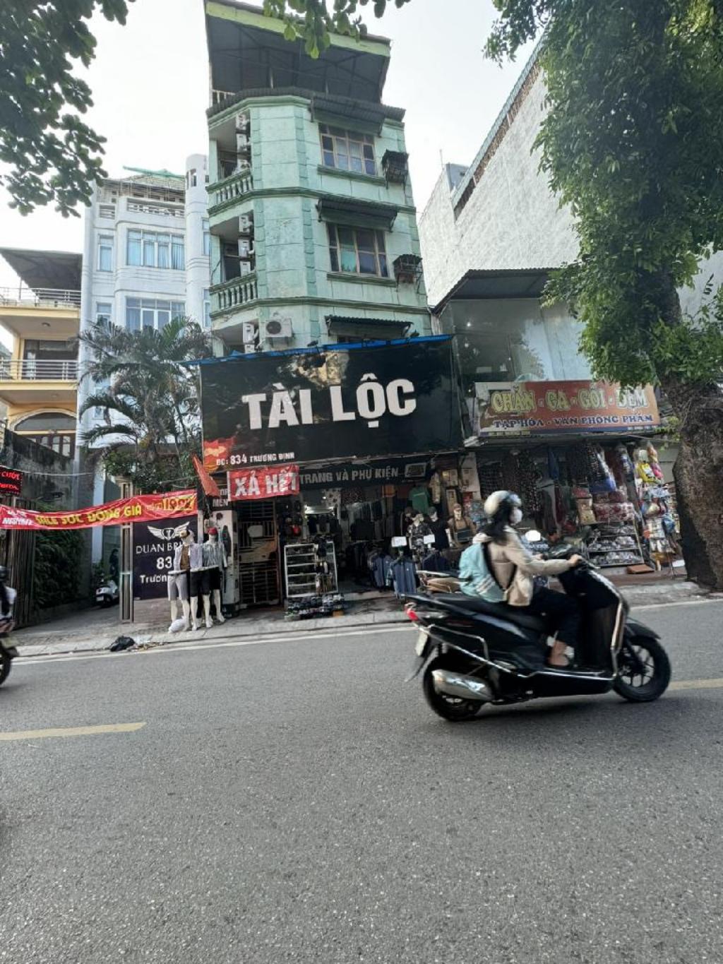 Bán nhà Trương Định - diện tích 180m2 5 tầng - HIẾM MỘT MẶT PHỐ MỘT MẶT NGÕ VỈA HÈ KINH DOANH HAI THOÁNG - giá 56,8 tỷ