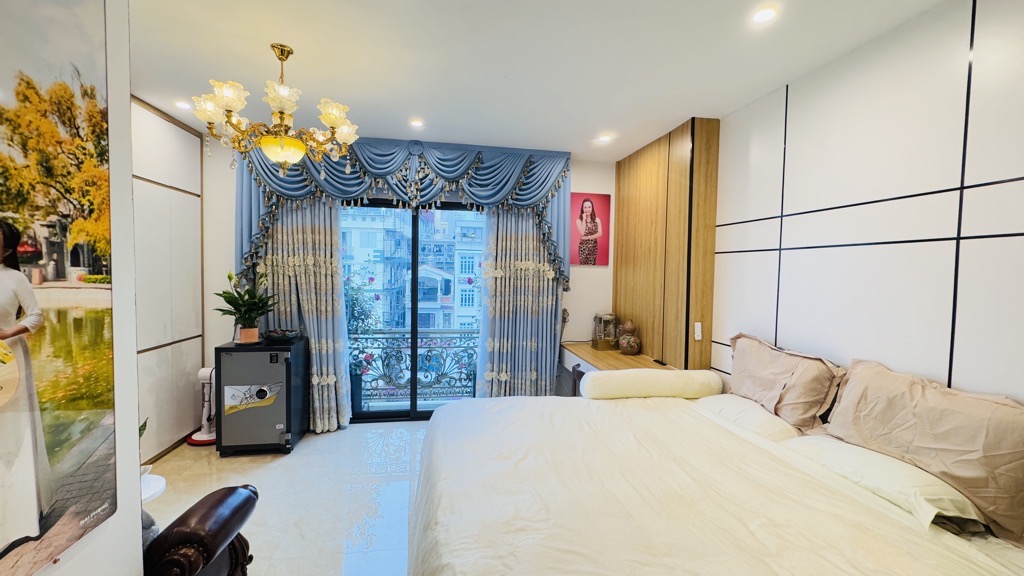 Bán nhà Đường Láng - diện tích 60m2 8 tầng - ô tô vào nhà - giá 38,3 tỷ