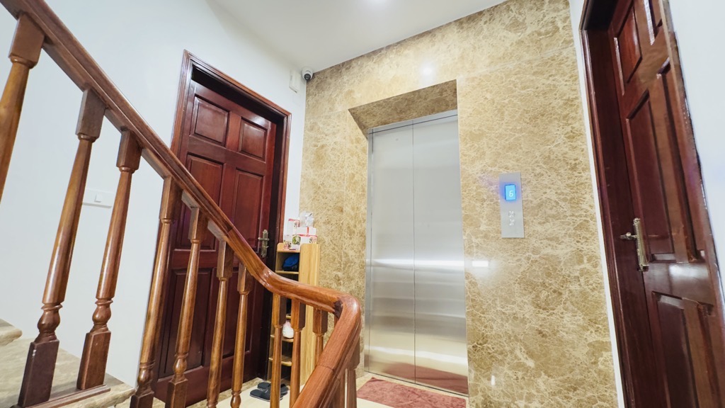 Bán nhà Đường Láng - diện tích 60m2 8 tầng - ô tô vào nhà - giá 38,3 tỷ