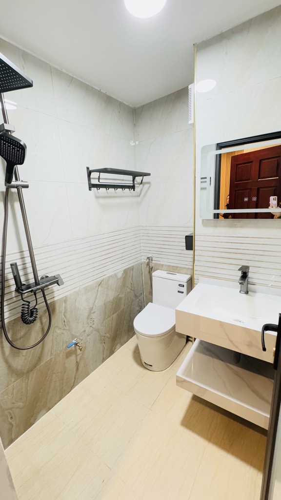 Bán nhà Đường Láng - diện tích 60m2 8 tầng - ô tô vào nhà - giá 38,3 tỷ