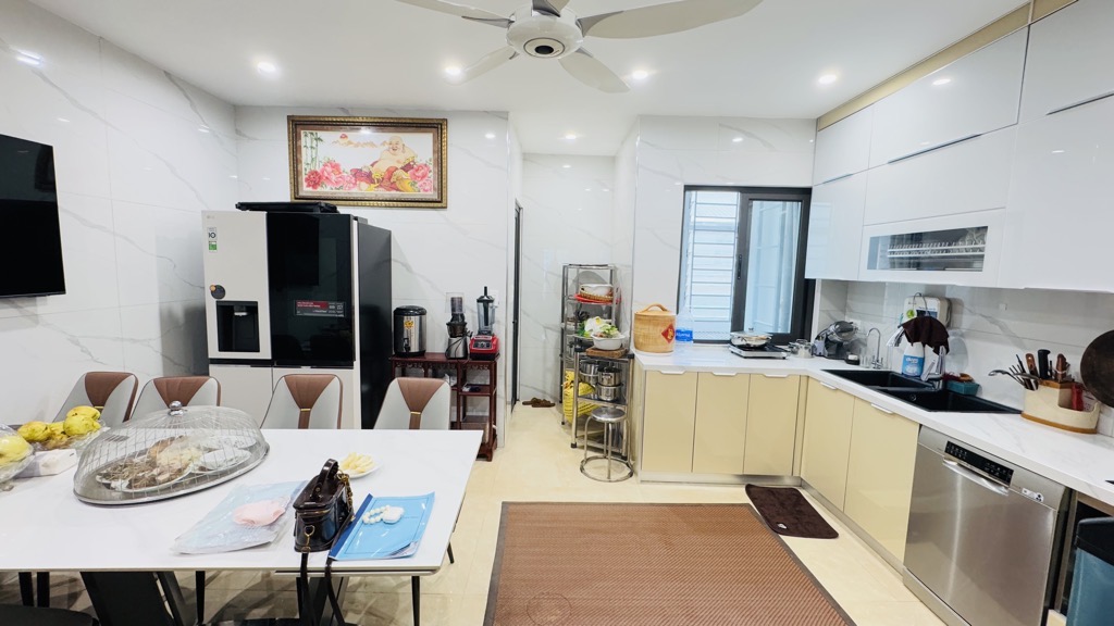 Bán nhà Đường Láng - diện tích 60m2 8 tầng - ô tô vào nhà - giá 38,3 tỷ