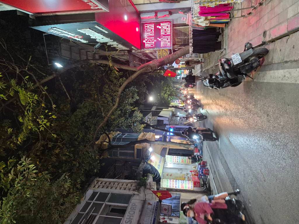 Bán nhà Yên Phụ - diện tích 110m2 5 tầng - Ô tô tránh - giá 31,6 tỷ