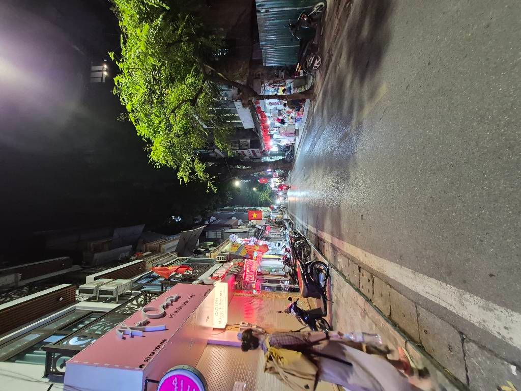 Bán nhà Yên Phụ - diện tích 110m2 5 tầng - Ô tô tránh - giá 31,6 tỷ