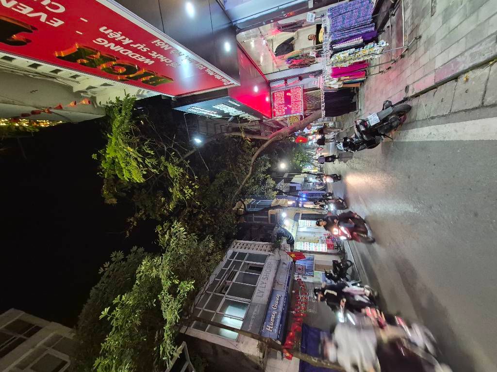 Bán nhà Yên Phụ - diện tích 110m2 5 tầng - Ô tô tránh - giá 31,6 tỷ