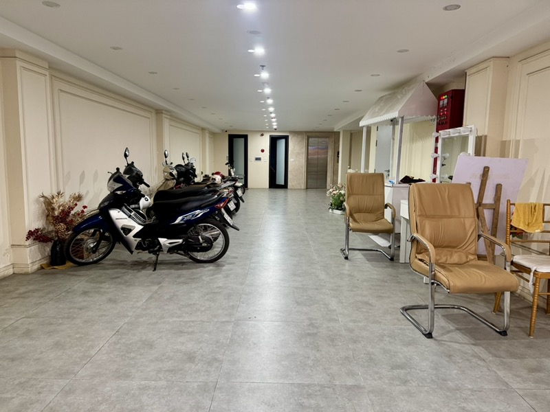 Bán nhà Nguyễn Xiển - diện tích 139m2 8 tầng - Mặt ngõ Vip hơn Mặt phố - giá 76,8 tỷ