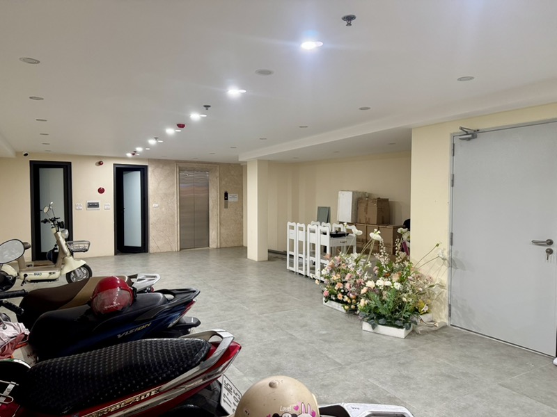 Bán nhà Nguyễn Xiển - diện tích 139m2 8 tầng - Mặt ngõ Vip hơn Mặt phố - giá 76,8 tỷ