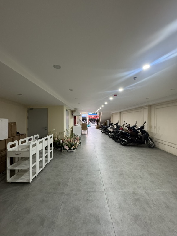 Bán nhà Nguyễn Xiển - diện tích 139m2 8 tầng - Mặt ngõ Vip hơn Mặt phố - giá 76,8 tỷ