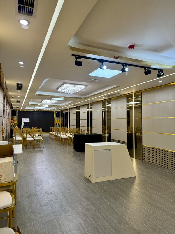 Bán nhà Nguyễn Xiển - diện tích 139m2 8 tầng - Mặt ngõ Vip hơn Mặt phố - giá 76,8 tỷ